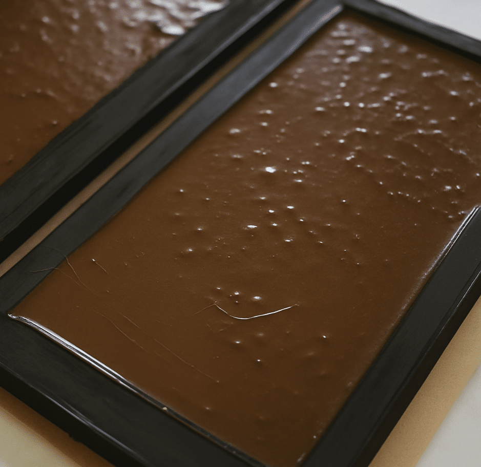 Dubai chocolate bar served with mint tea and pistachio garnish